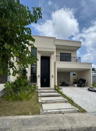 Neoclássica à venda no Cond. Jardins do lago com 4 suítes + escritório + piscina