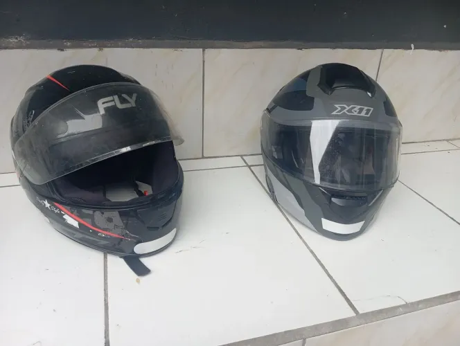 Vendo 2 capacetes usados mais conservado tamanho 60 200 reais os 2