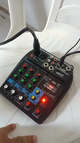 Mesa de Som 4 Canais