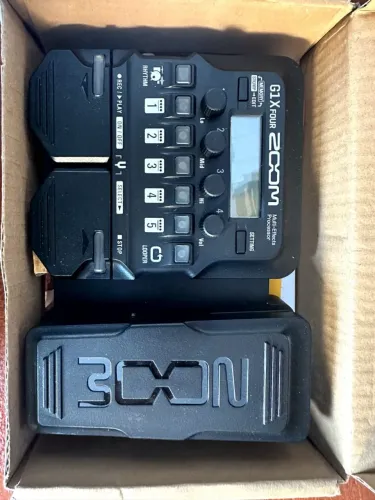 Pedaleira Zoom G1X Four Nova!