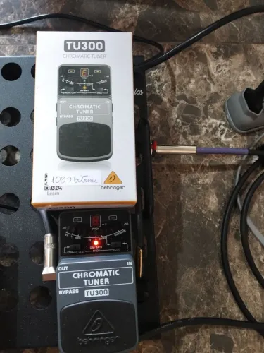 Afinador berinringer tu 300 usado apenas pra testar