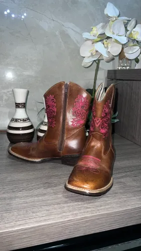 Bota Texana Infantil Feminina Nº 31 - Couro Marrom com Bordado Rosa - Semi Nova