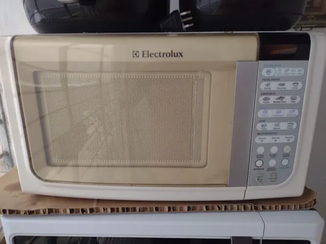 Micro-ondas Electrolux 23 litros funcionando perfeitamente 