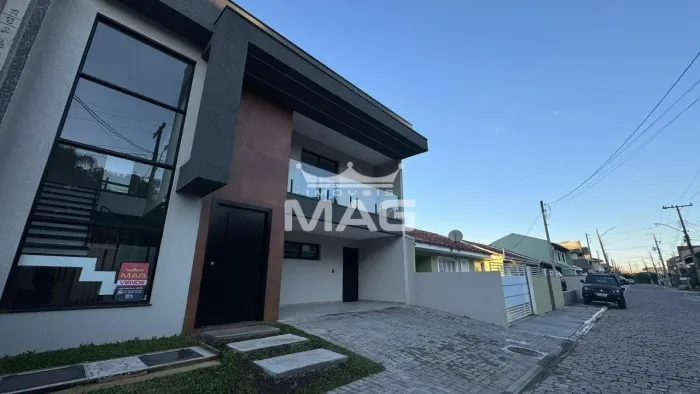 Casa em Condomínio à Venda em Pinhais