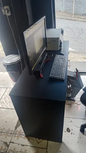 Escrivaninha Office pouco tempo de uso.