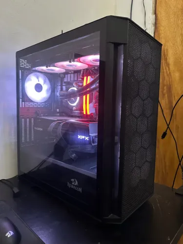 PC Gamer Ryzen 7700 + RX 9070 XT