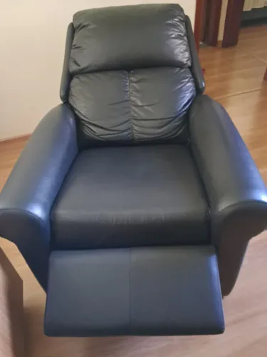 Vende-se está poltrona super conservada