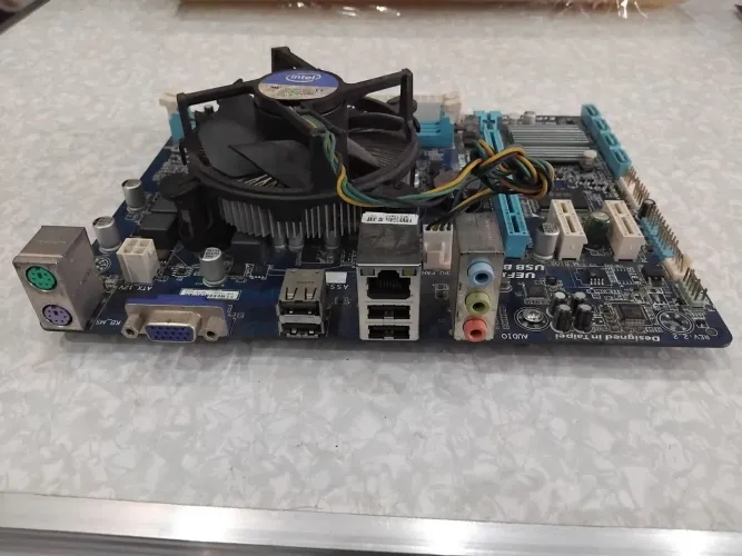 Placa mãe Gigabyte GA-H61m-S1 com proc.I3 2130 