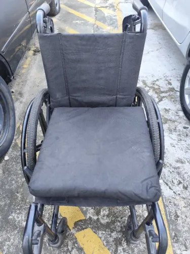 Cadeira de Rodas Dobrável