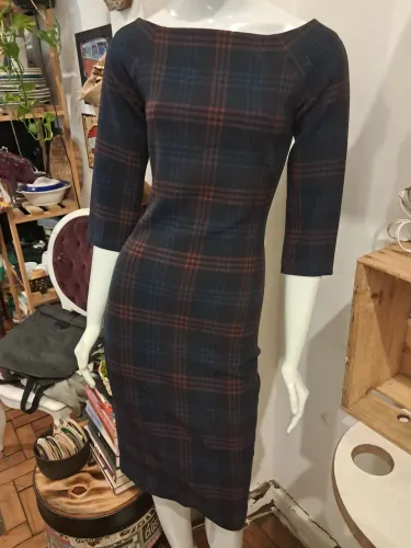 Vestido midi lápis manga 3/4 Zara<br>Tam XS/PP