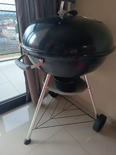 Vendo Churrasqueira Weber a carvão
