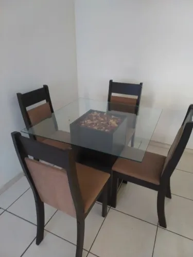 Mesa de jantar 4 cadeiras