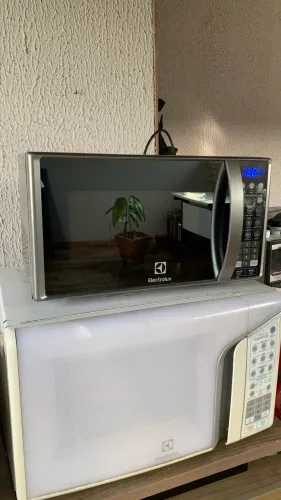 MICROONDAS ELECTROLUX INOX ESPELHADO 23 LITROS - ENTREGAMOS