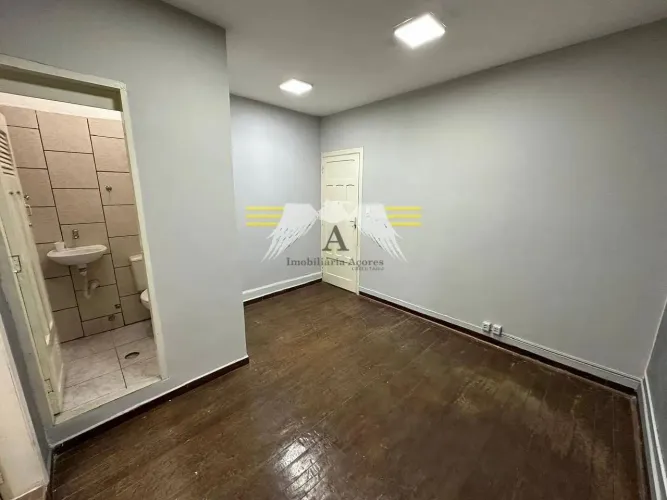 Em Frente ao Metrô Belém: Sala Comercial de 31m² com 1 Banheiro e Localização Privilegiada