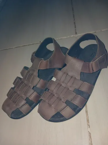 Sandália de couro masculina