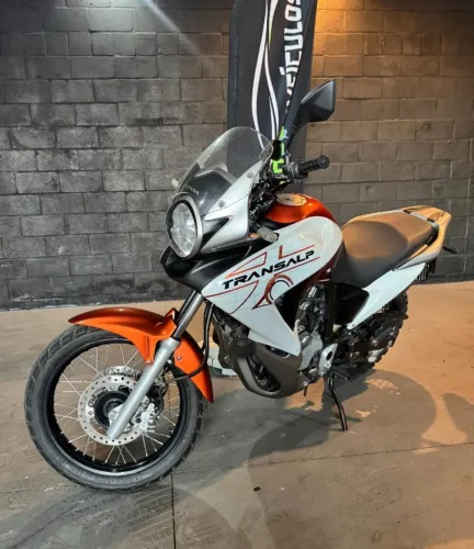 TRANSALP XL 700V - 2014 - Super Conservada - Shock Veículos