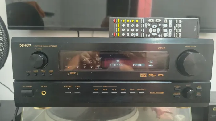 Receiver denon pré amplificador 15 kg toca 2 canais stereo .