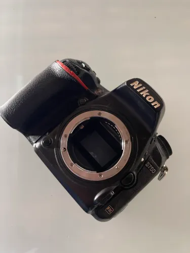 CÂMERA NIKON D750