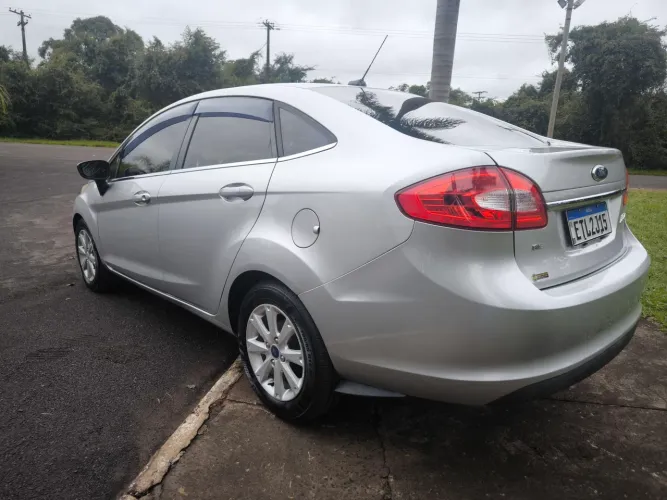 Ford Fiesta Sedan SE 1.6 16V Flex 4P 2011