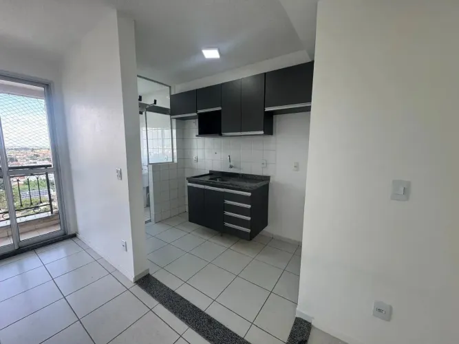 Apartamento para alugar com armários planejados e 3 quartos sendo 1 suíte