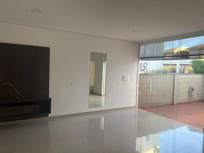 Alugo casa em condomínio Evidencie