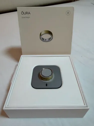 Oura ring 4 Gold tamanho 8