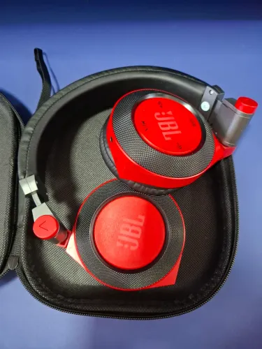 Fone de ouvido JBL E50 BT
