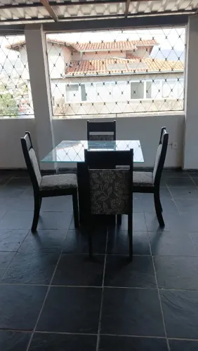 Mesa + 4 cadeiras para sala de jantar/estar