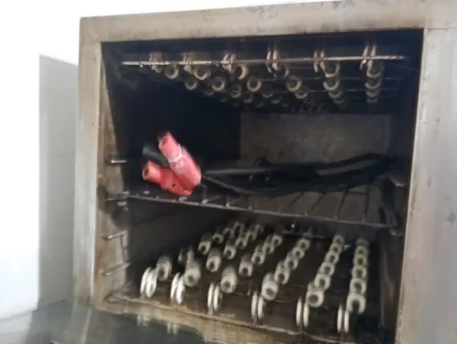 Vendo forno Layr antigo muito conservado funcionando tudo , excelente para assar grelhar