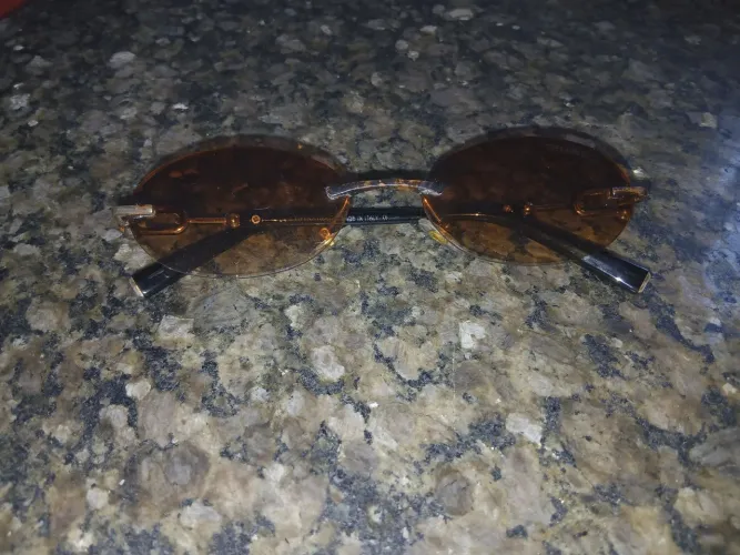 Óculos de sol, da Tiffany & co, com bordas arredondadas, 100% original.