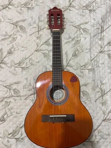Vendo cavaquinho novo nunca usado