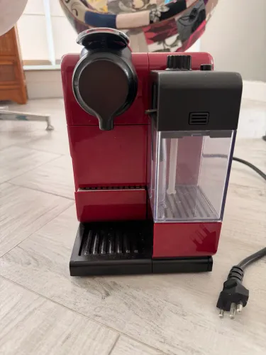 Cafeteira Nespresso LATTISSIMA