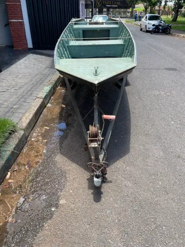 Conjunto Canoa de Alumínio Reforçada com Carretinha Documentada