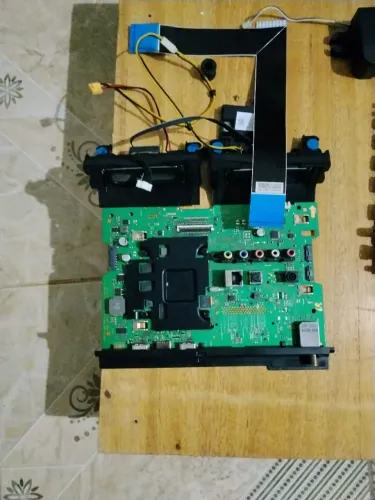 Placa tv Samsung 32polegadas com dois auto falantes juntos