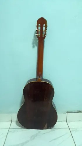 Violão Giannini para estudo usado, acompanha capa e capotraste.