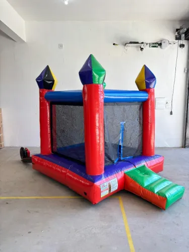 Castelo Pula Pula 2x2m Inflável Com Motor Lona KP1000