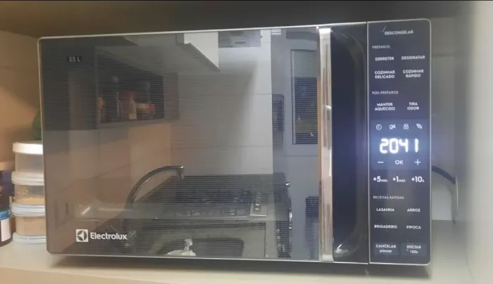 Micro-ondas Electrolux 23L Prata Efficient ME23S