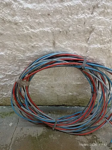 Fios de alumínio