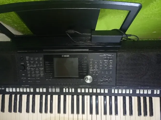 Teclado yamaha psr s950 