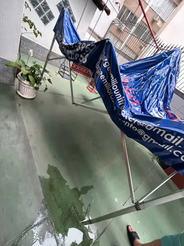 Tenda com 3 metros por 3 bem nova 