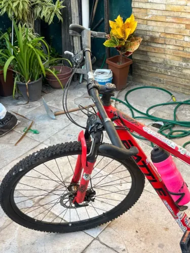 Vende uma bicicleta bem conservada