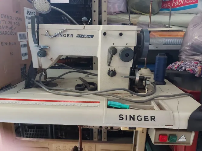 Máquina de costura Singer 20u73