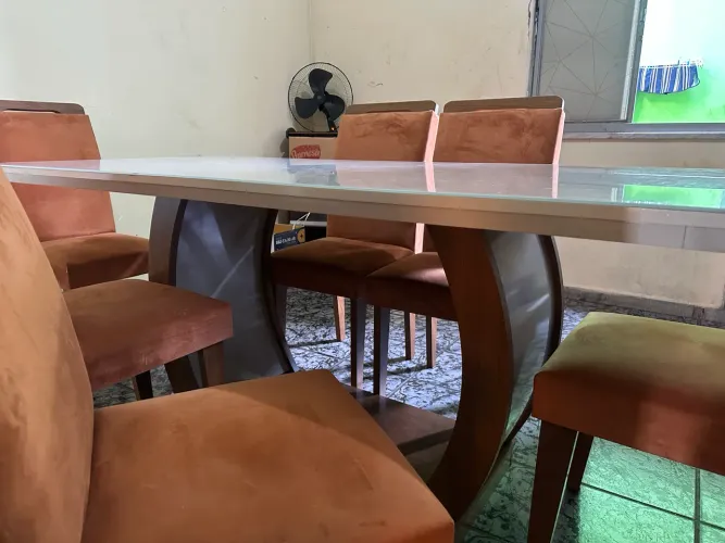 Mesa de Jantar 6 Lugares com 6 Cadeiras Estofadas
