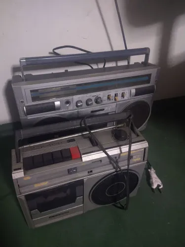 Rádio SANIO antigo..... pequenos reparos..((( limpeza)). Funcionando