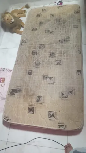 Colchão solteiro usado