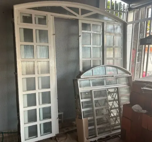 Porta + 2 Janelas de Ferro - Usado