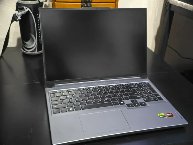 Notebook Legion Slim 5 - Ryzen 7 8845HS / Rtx4060 / 16Gb RAM / 512GB SSD
