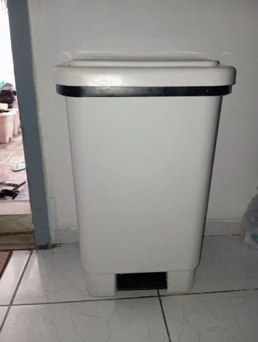 Lixeira Marfinite de pedal 100L super reforçada