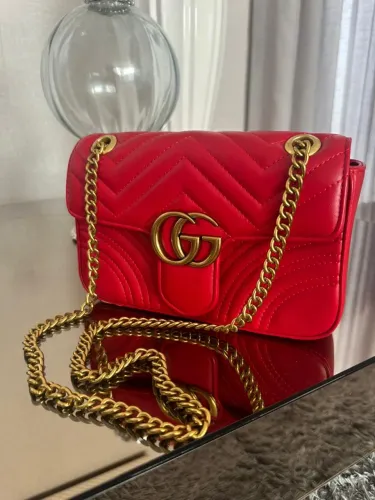 Gucci GG Marmont Small Shoulder Bag, primeira linha