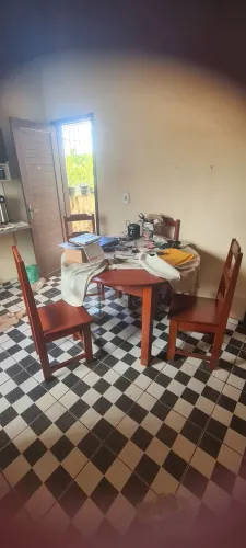 Mesa de madeira maciça